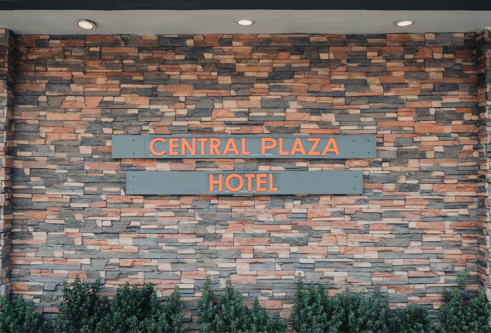 Central Plaza Hotel