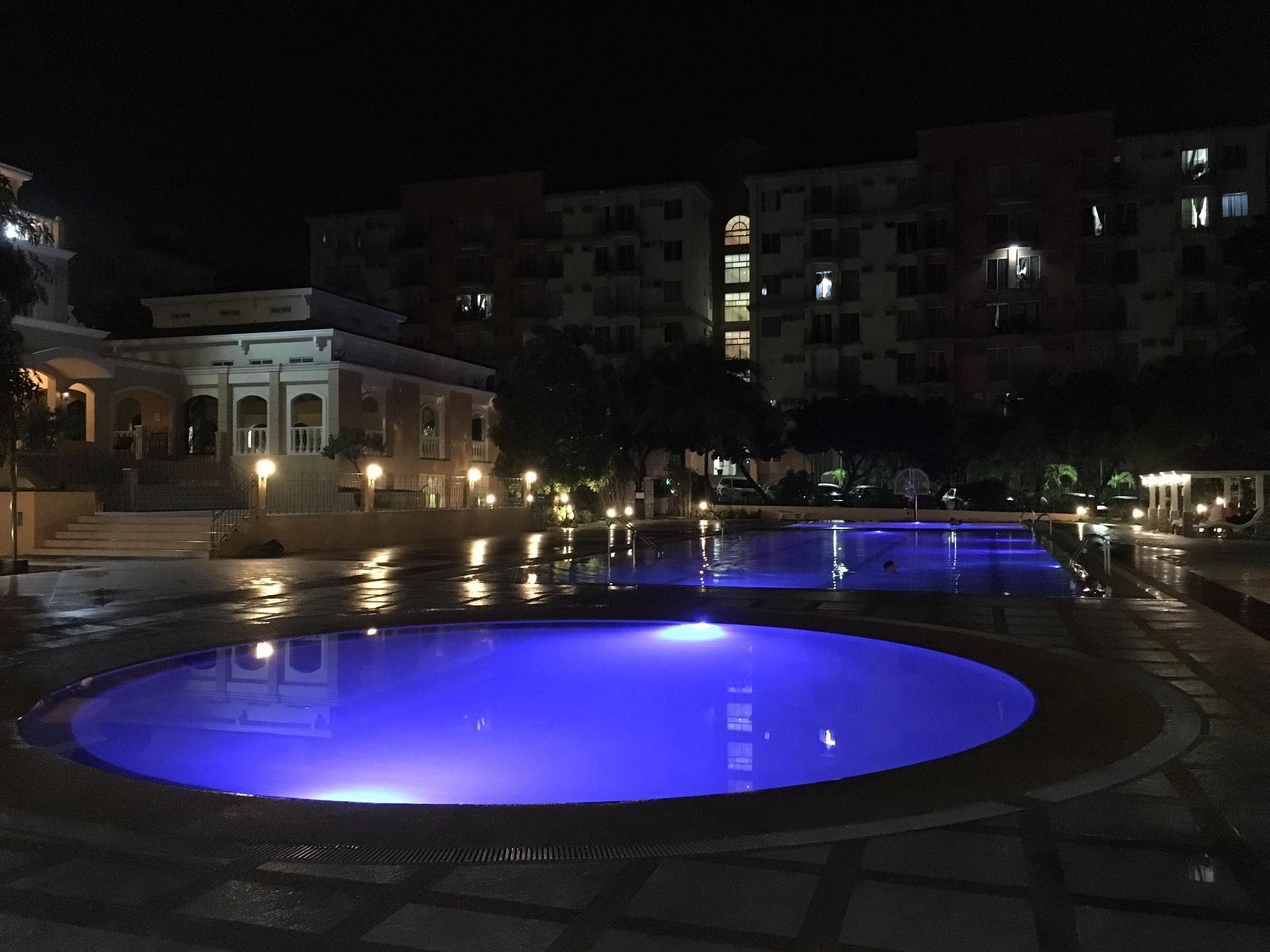 Chateau Elysee Condominiums