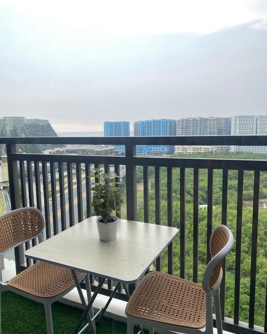 Chives @ Gentry Manor 1BR by JBCo, Manila, Philippines