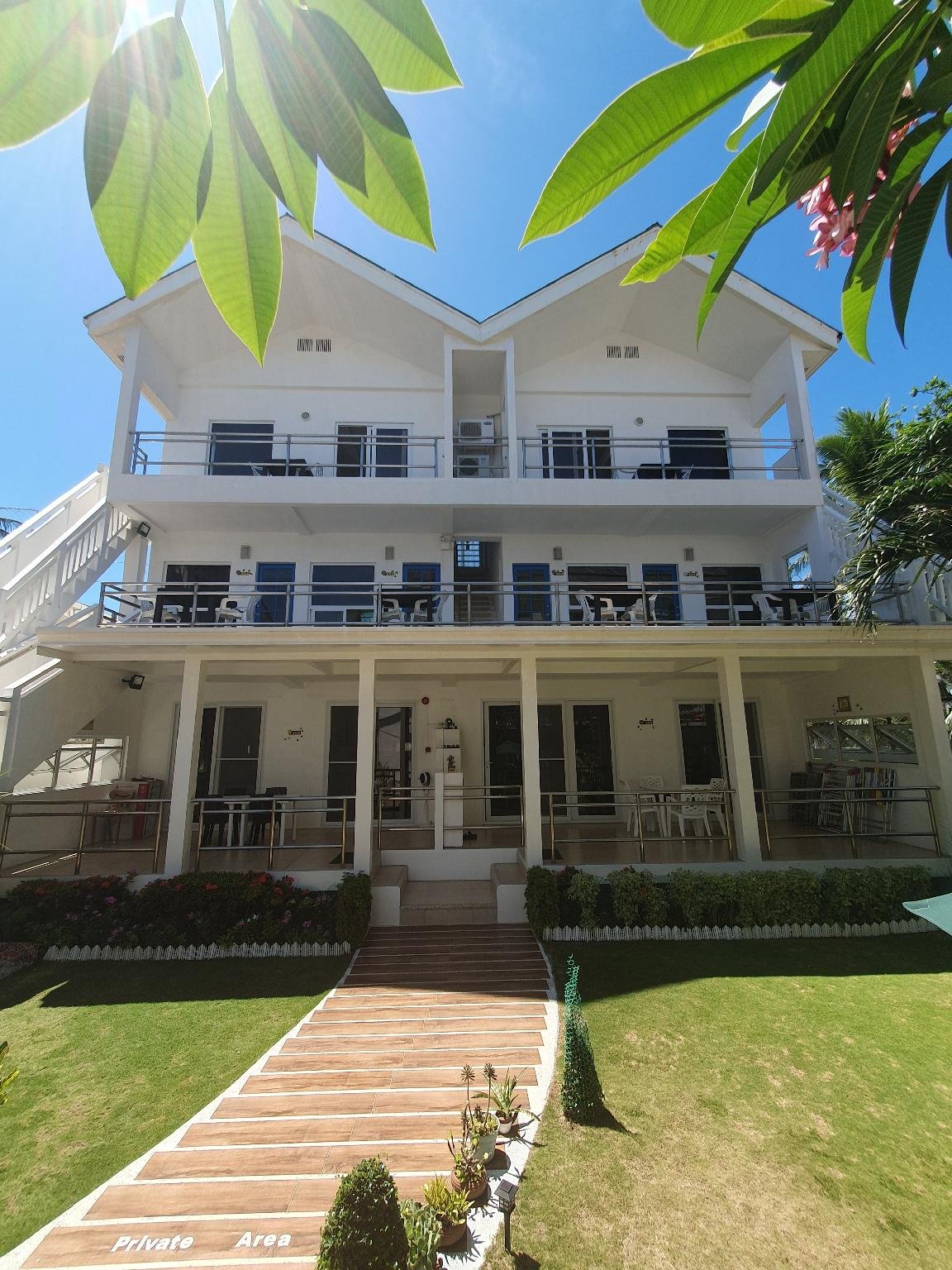 Clubboracay Apartelle