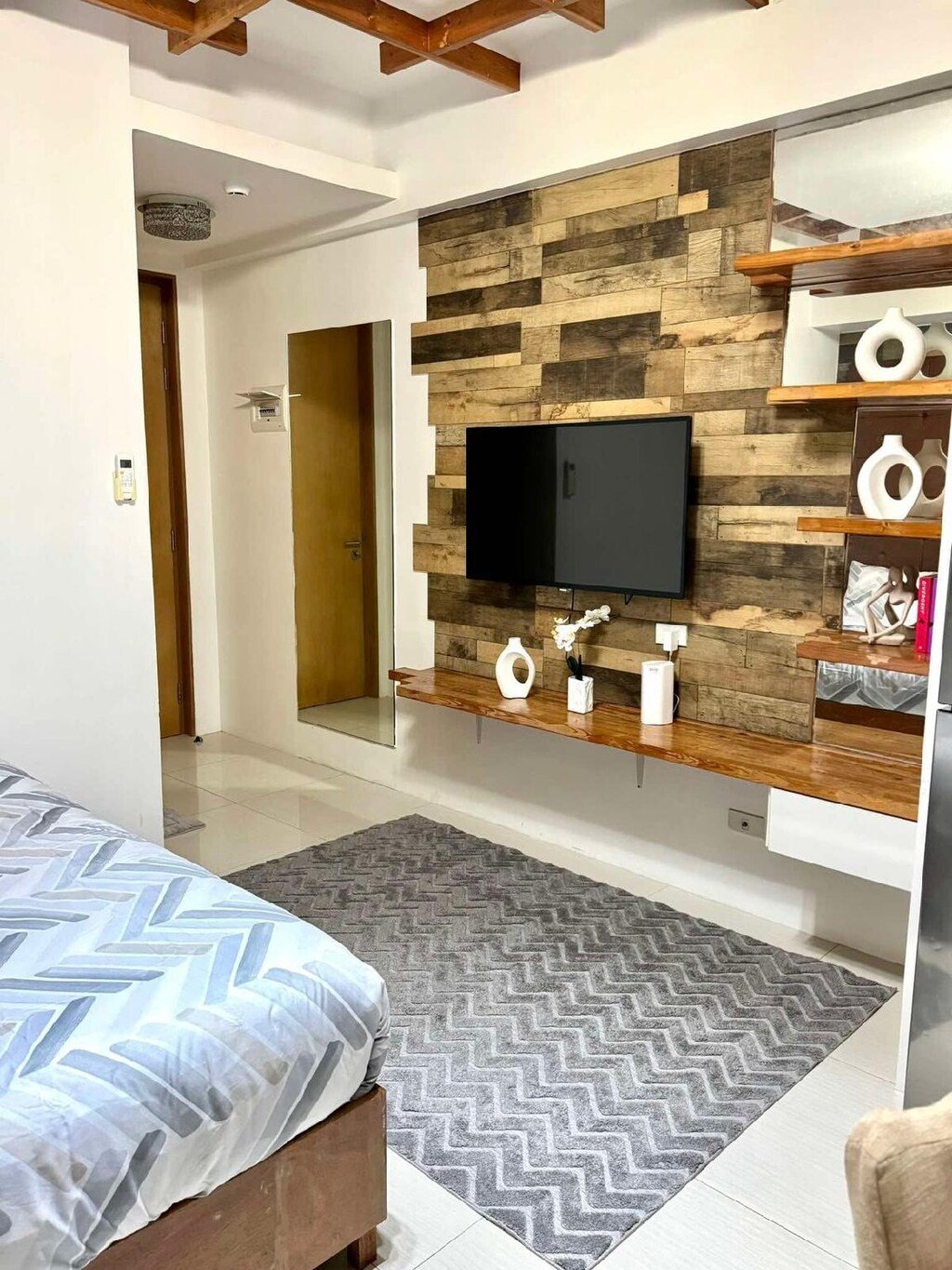 Condo in Calyx Ayala Cebu Business Park w Netflix, Cebu, Philippines