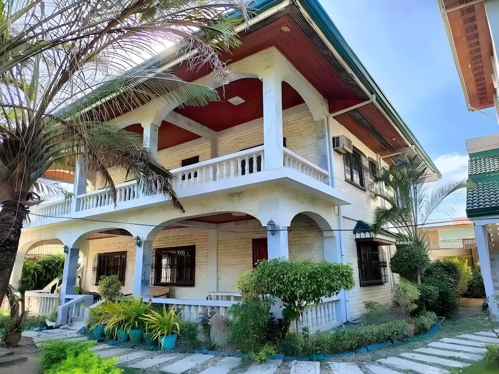 Cozy Villa with beach and pool access, Batangas, Philippines