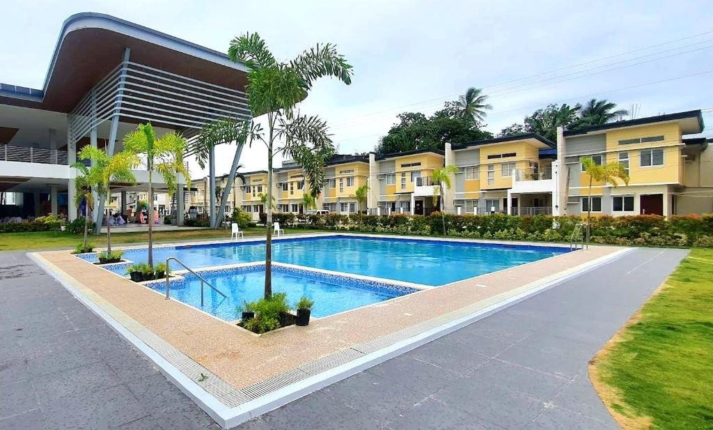 Cozy4BR Davao HomeStay near Airport & Mall for12, Davao City, Philippines