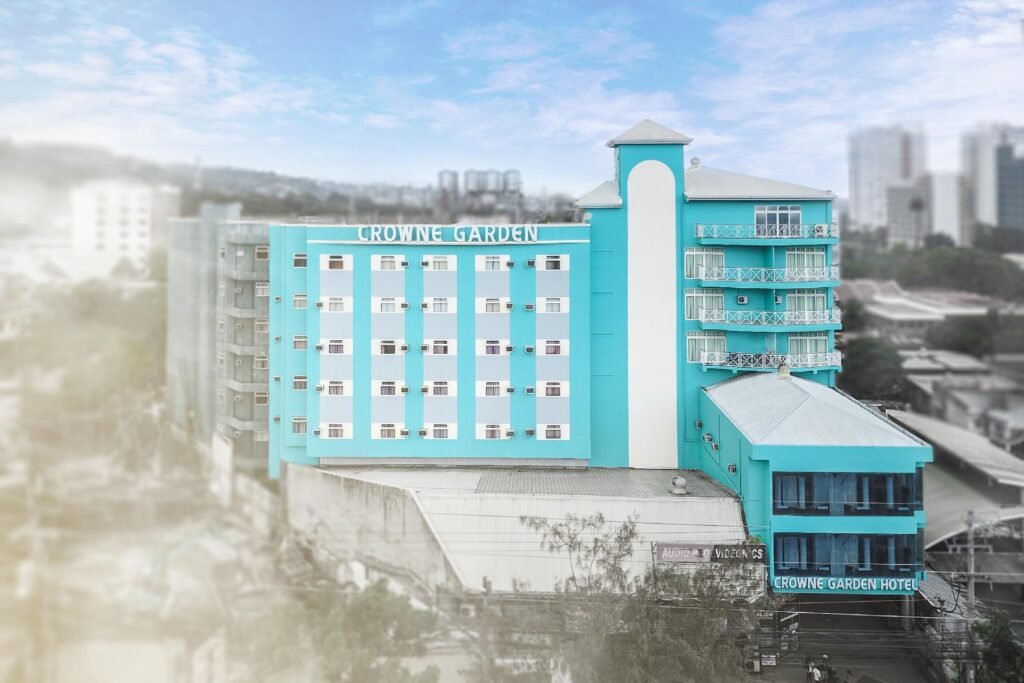 Crowne Garden Hotel