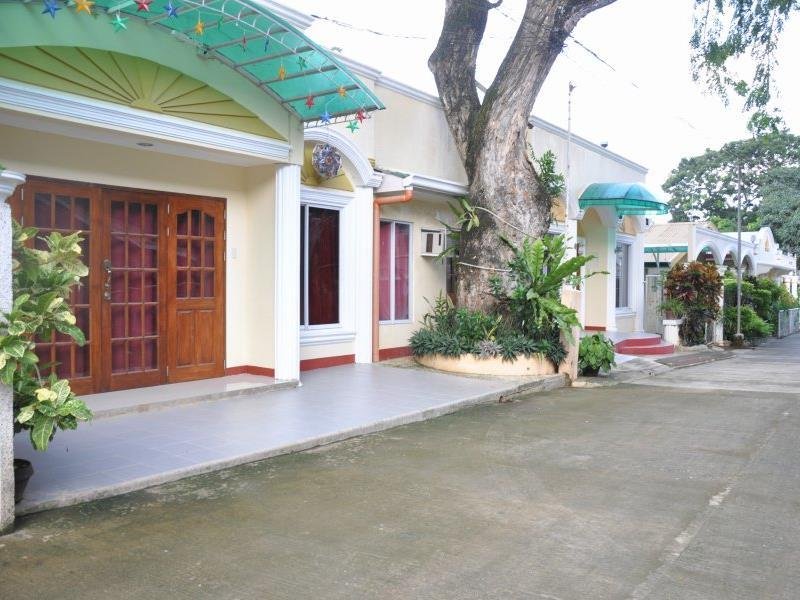 D Lucky Garden Inn and Suites