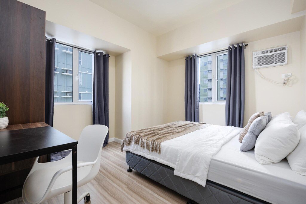 Designer 1BR Condo in Cebu IT Park with Fast WiFi, Cebu, Philippines