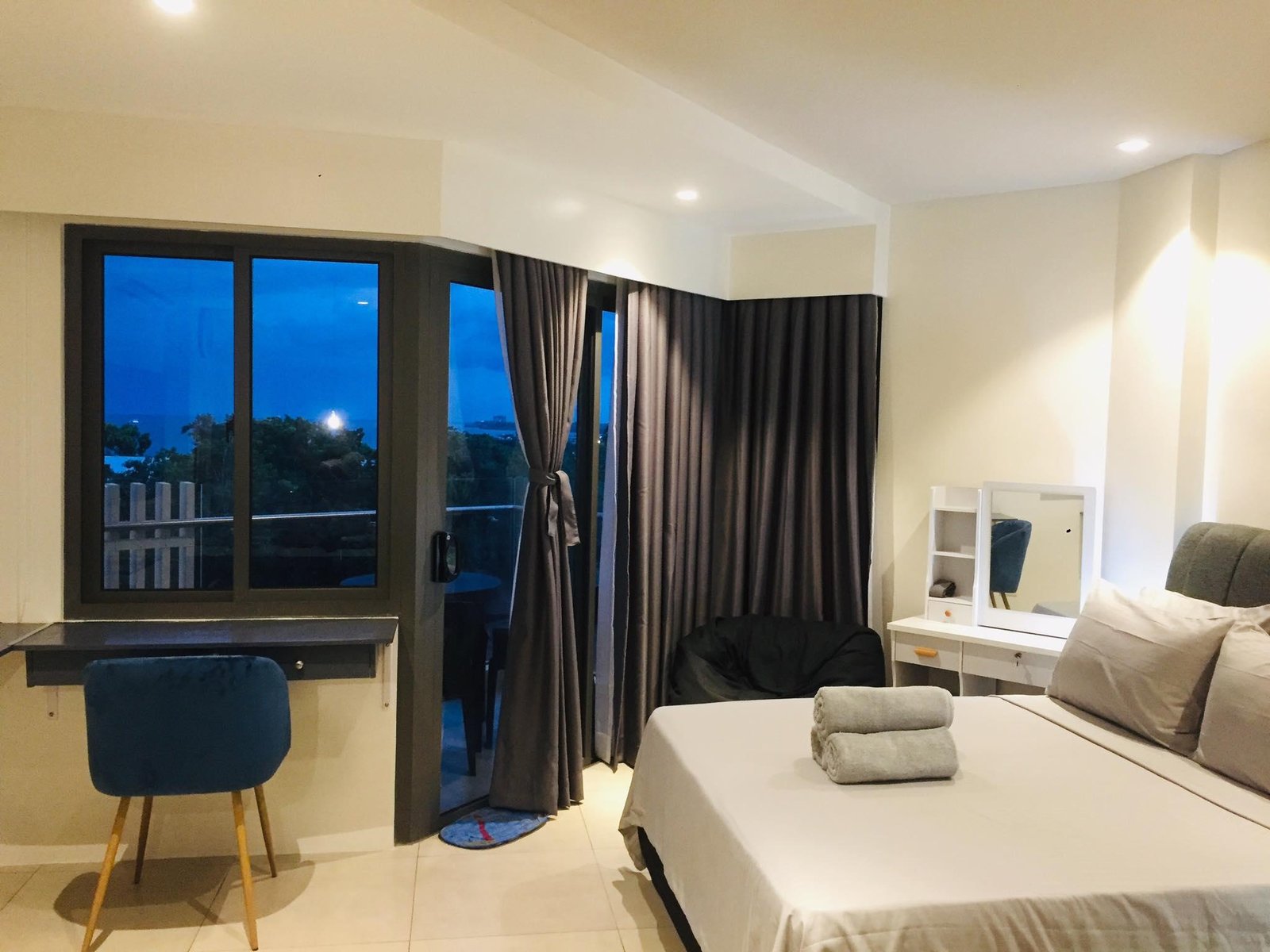 ECJ Deluxe Studio @ Tambuli Seaside Living