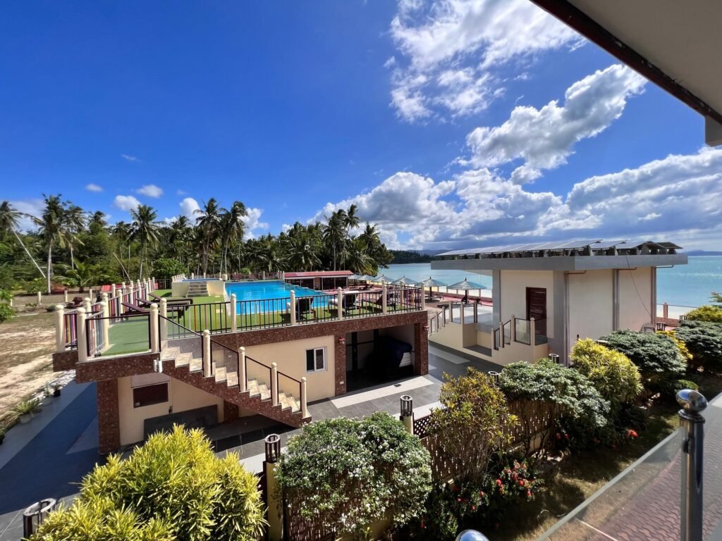 Foxy's Beach Resort