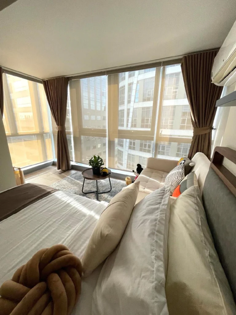 Funky HQ - 1BR Eastwood Global Plaza Quezon City Manila Philippines Reviews and Travel Guide