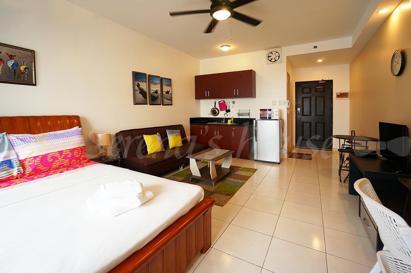 Geri's- Malate Korean Town City View Studio