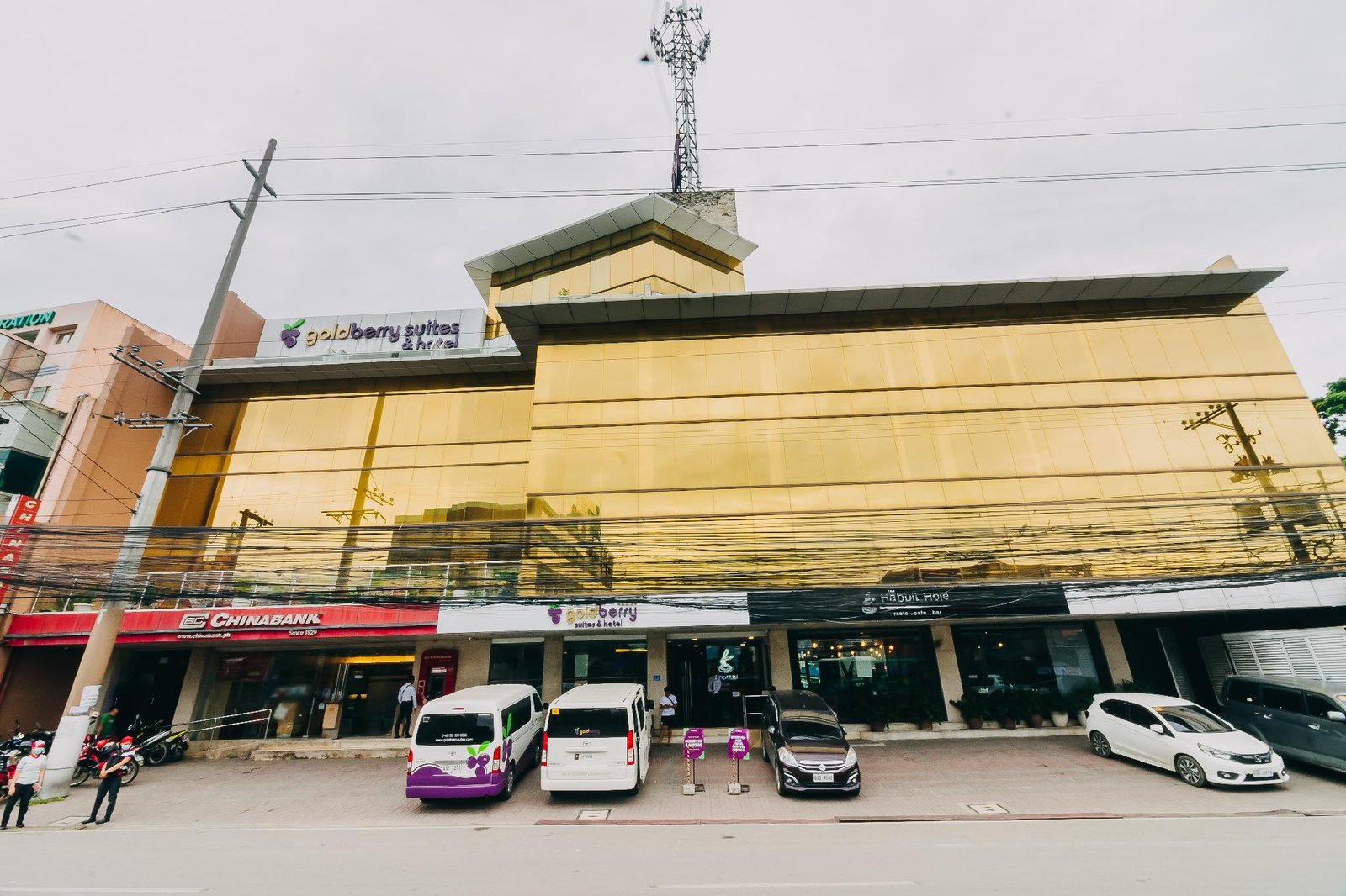 Goldberry Suites & Hotel Mactan