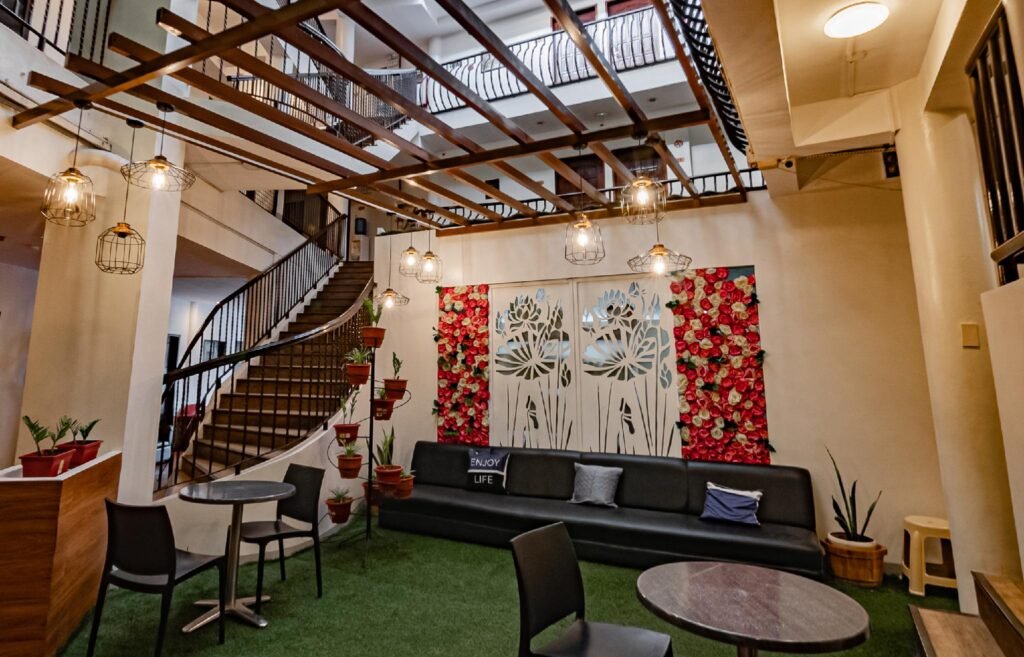 Kiwi Hotel