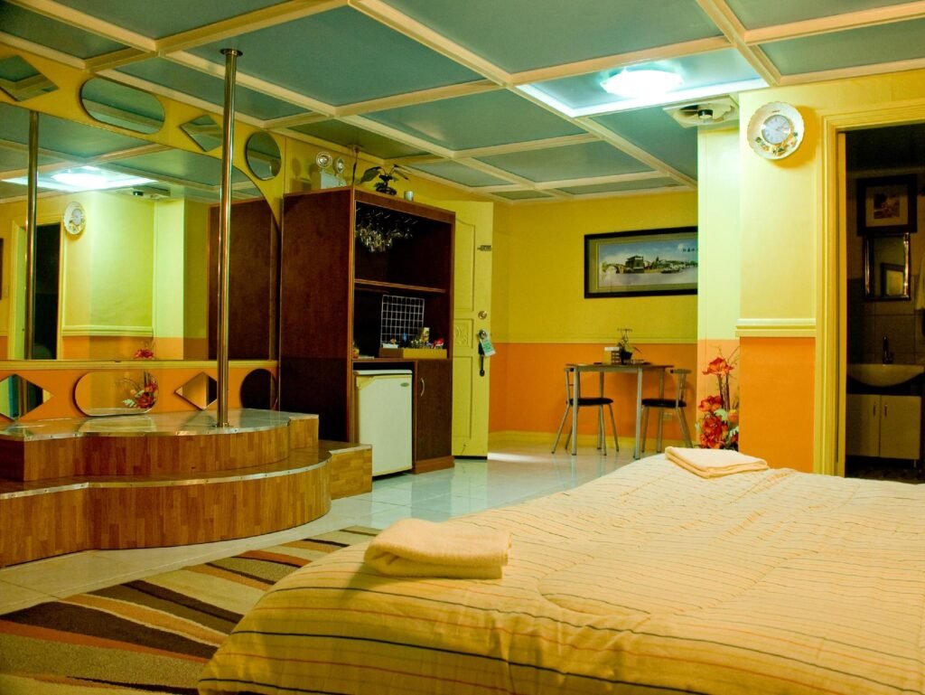 Kokomos Hotel & Restaurant