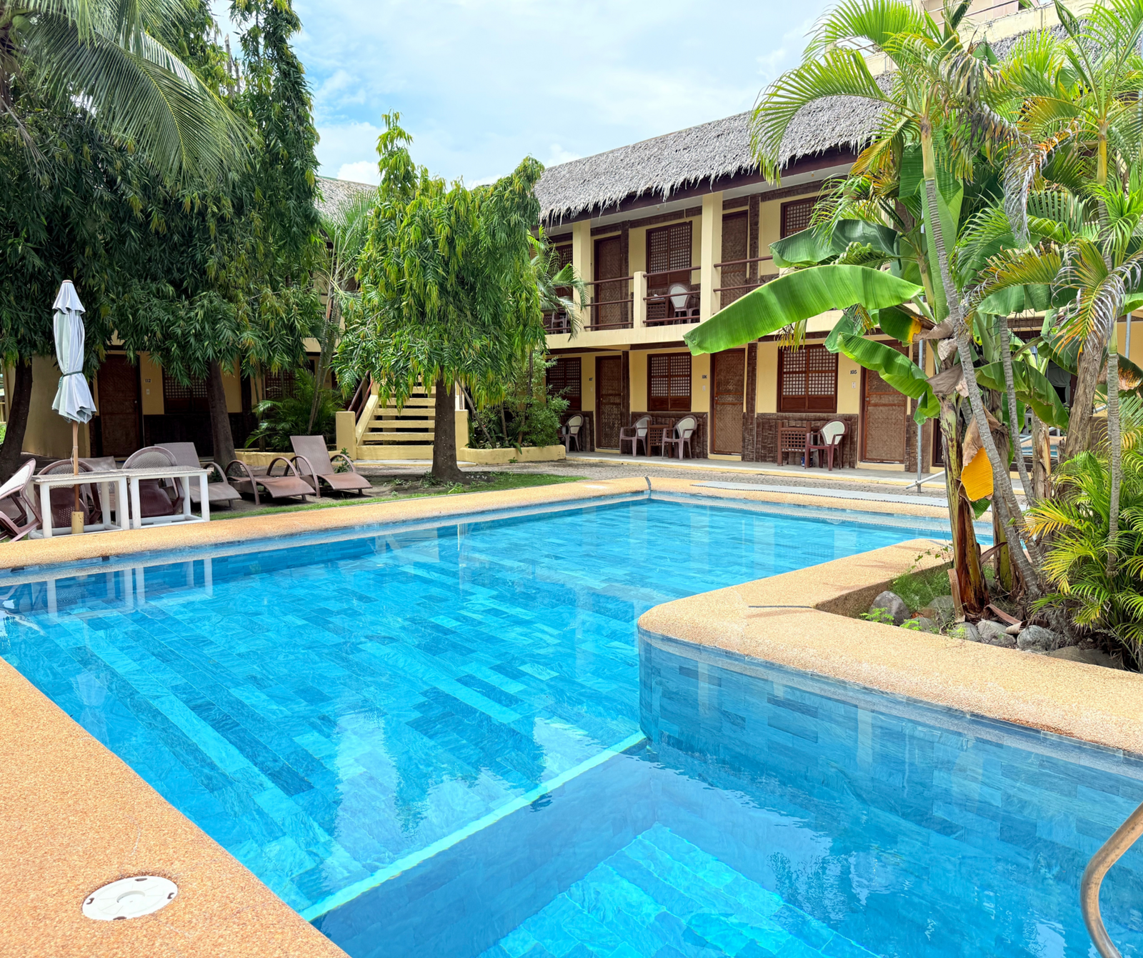 La Laguna Beach Club & Dive Center