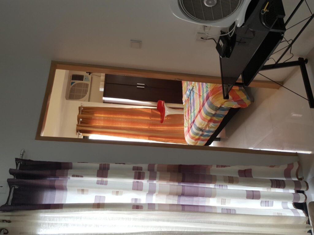 Lot 8 Condomium Free WiFi, Pool, Gym, Roofdeck