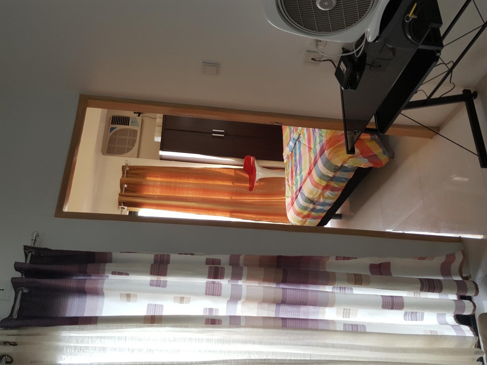 Lot 8 Condomium Free WiFi, Pool, Gym, Roofdeck