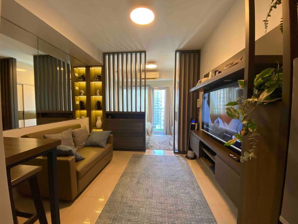 Luxury Condo with Pool View at Shell Residences