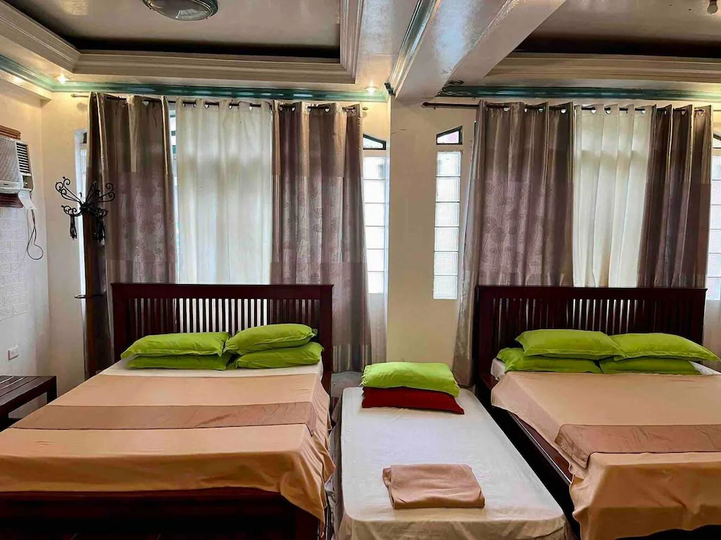 Marikina Studio w/ 2 queen beds for transients, Manila, Philippines