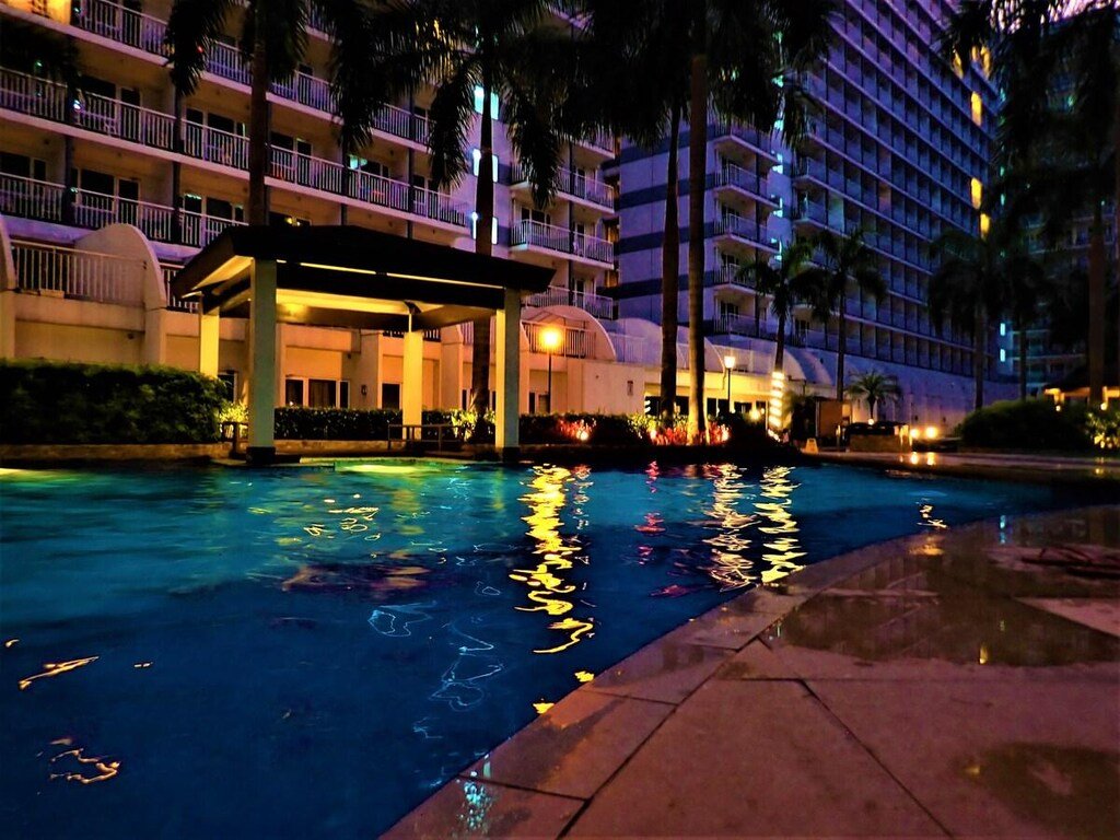 Maru Suite Shell 8F; Beautiful Pool View, Netflix, Manila, Philippines