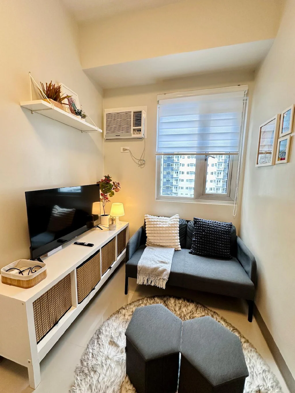 Minimalist Home Vibe Unit + With Pool View, Cainta, Philippines