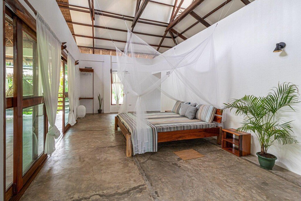 Modern native style, 1 min to tuason beach (sky), Manila, Philippines Reviews and Travel Guide 5 Star Fantastic Choice