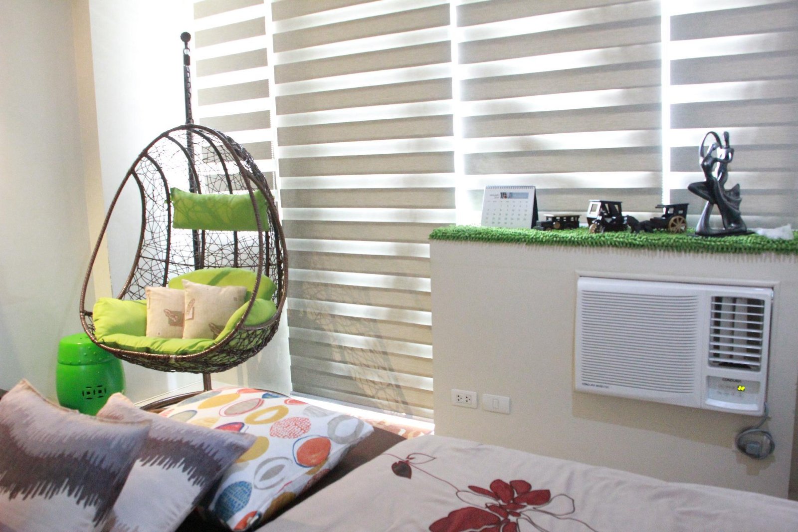 ONE PALM  TREE Classy Condotel  Across NAIA 3