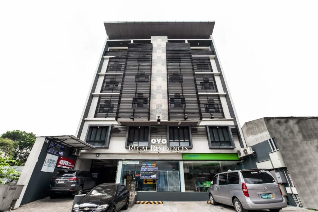 OYO 136 Regal Residences