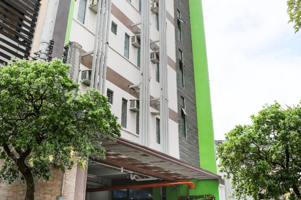 OYO 442 Ipark Hotel