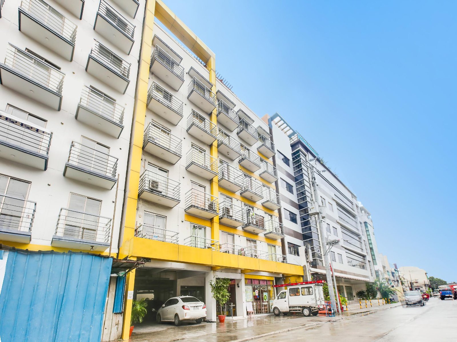 OYO 893 Dian Suites Makati