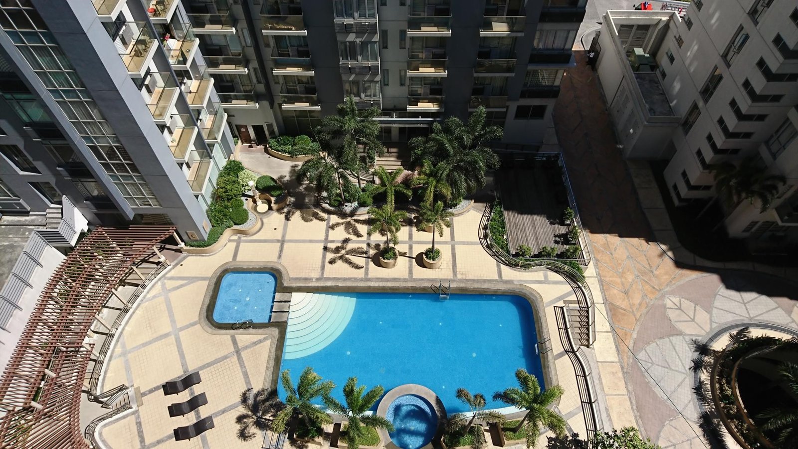One Palmtree 2BR Across Airport Newport Pasay city