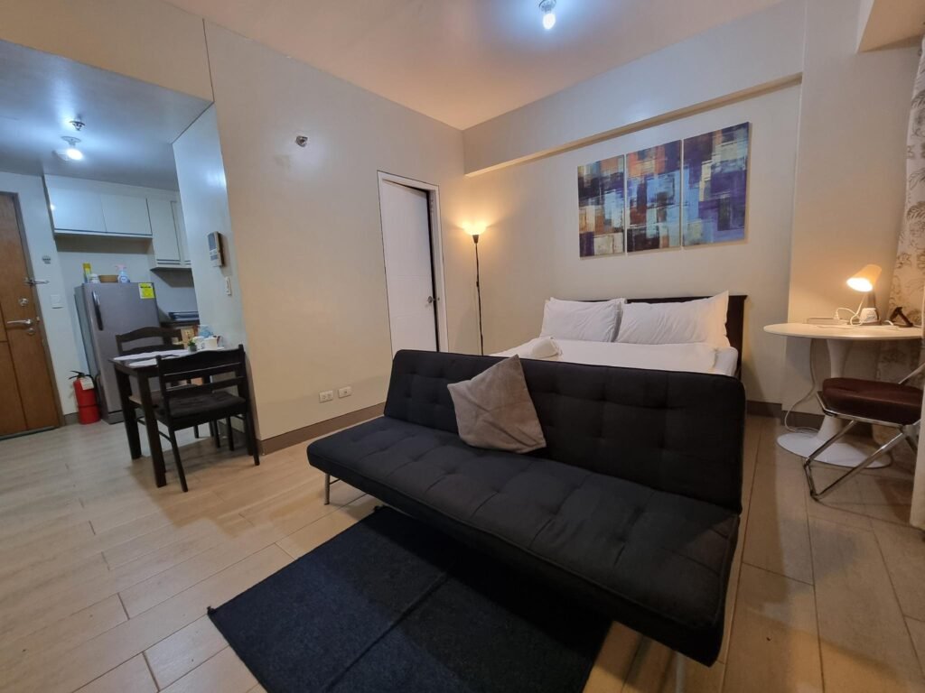 Palm Tree Studio Condo at Manila Airport by Beth