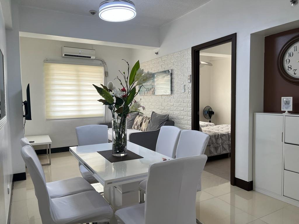 Pinecrest 1BR w/ Free Wifi & Parking near NAIA T3