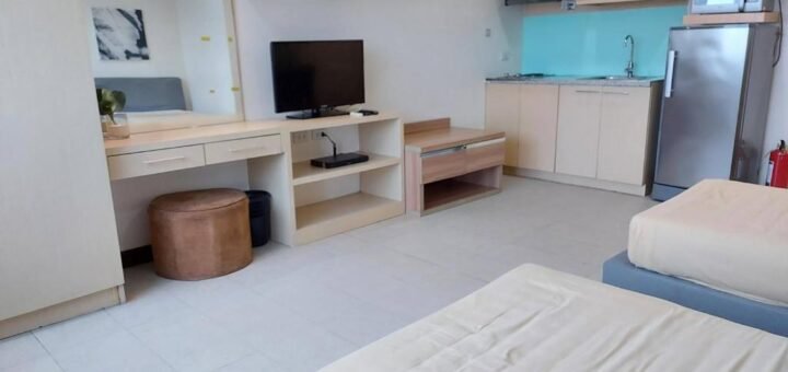 Posh Beds with City View and Pools, Manila, Philippines