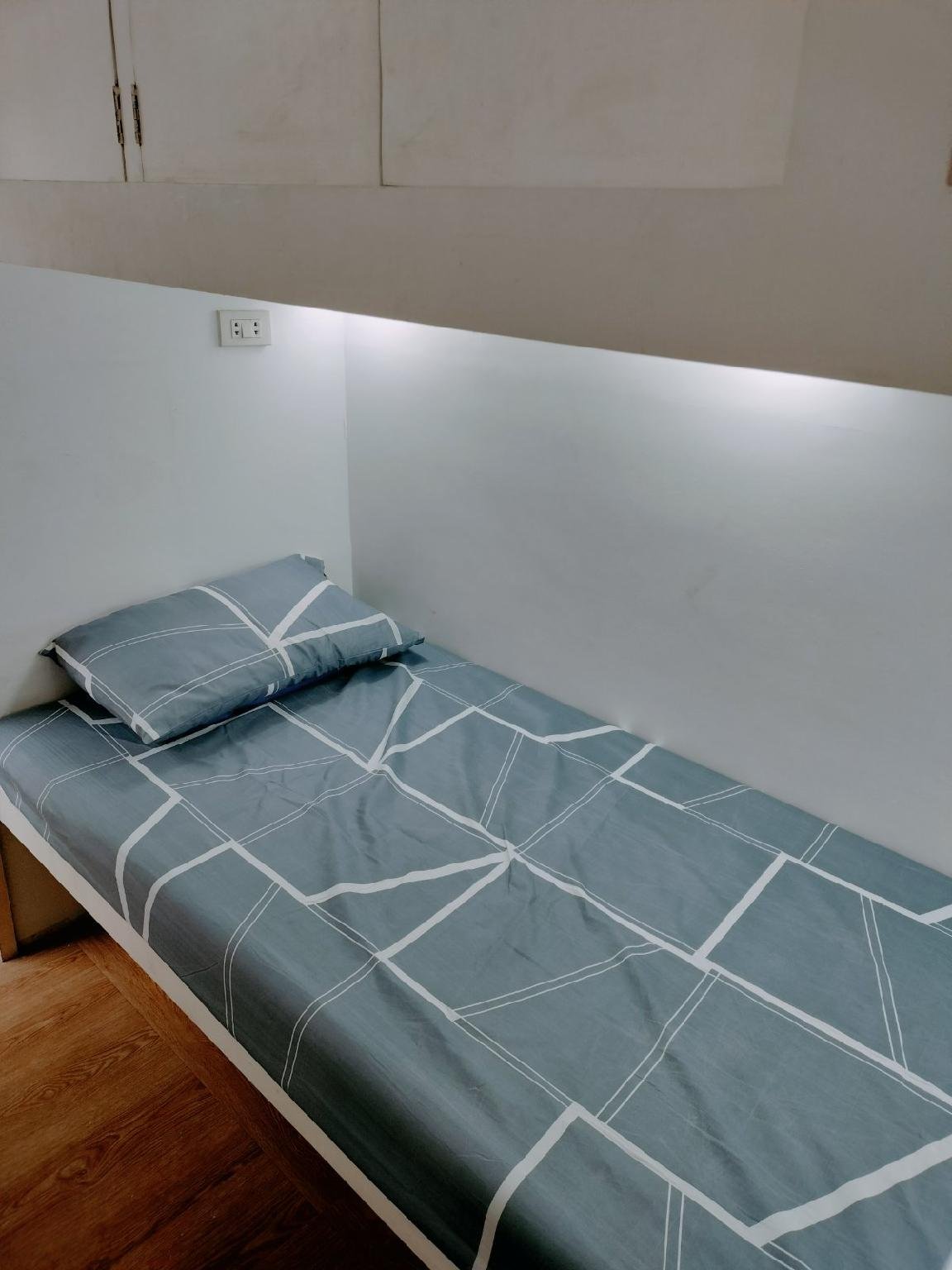 Private Bedroom for 2 near Libertad LRT Pasay City