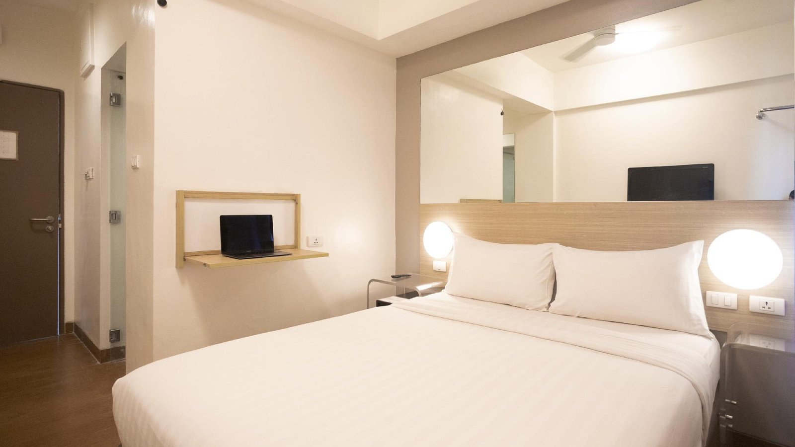 Red Planet Manila Malate Mabini