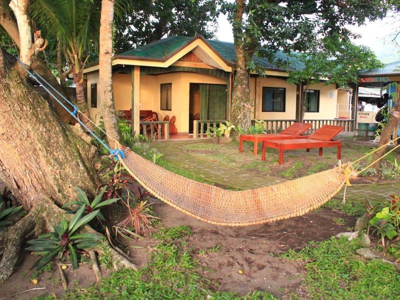 RedDoorz @ July's Haven Seaside Pension Camiguin