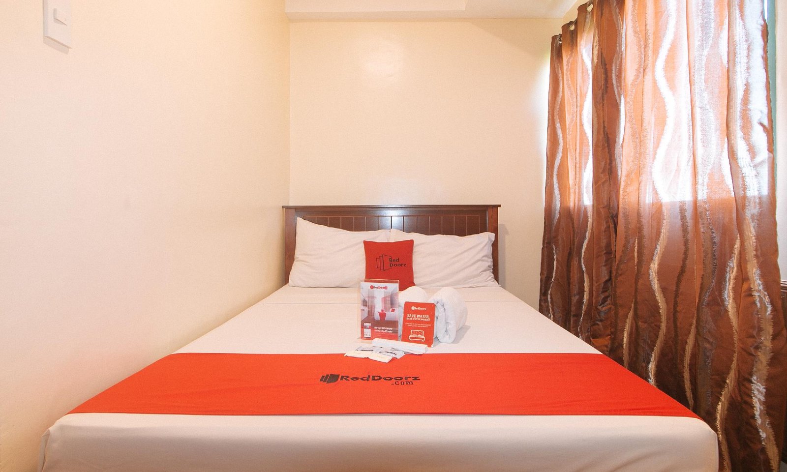 RedDoorz @ Moonwalk Paranaque