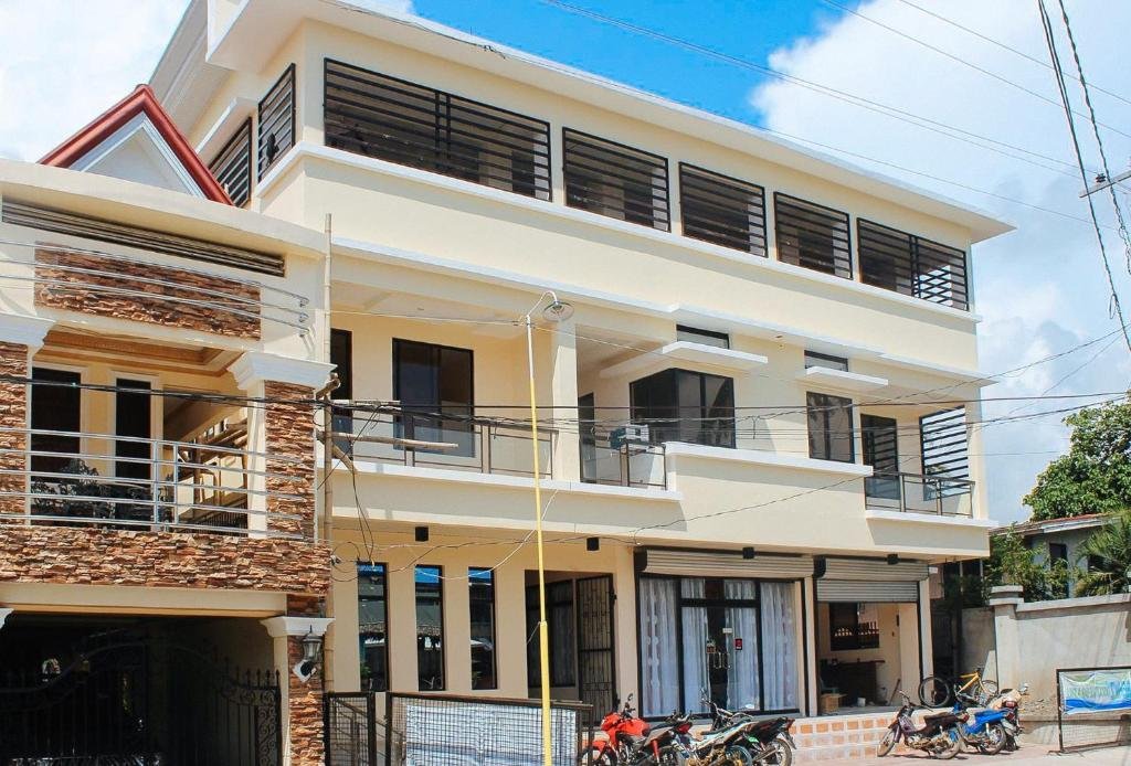 RedDoorz @ LS Suites Poblacion Culasi Antique, Antique, Philippines