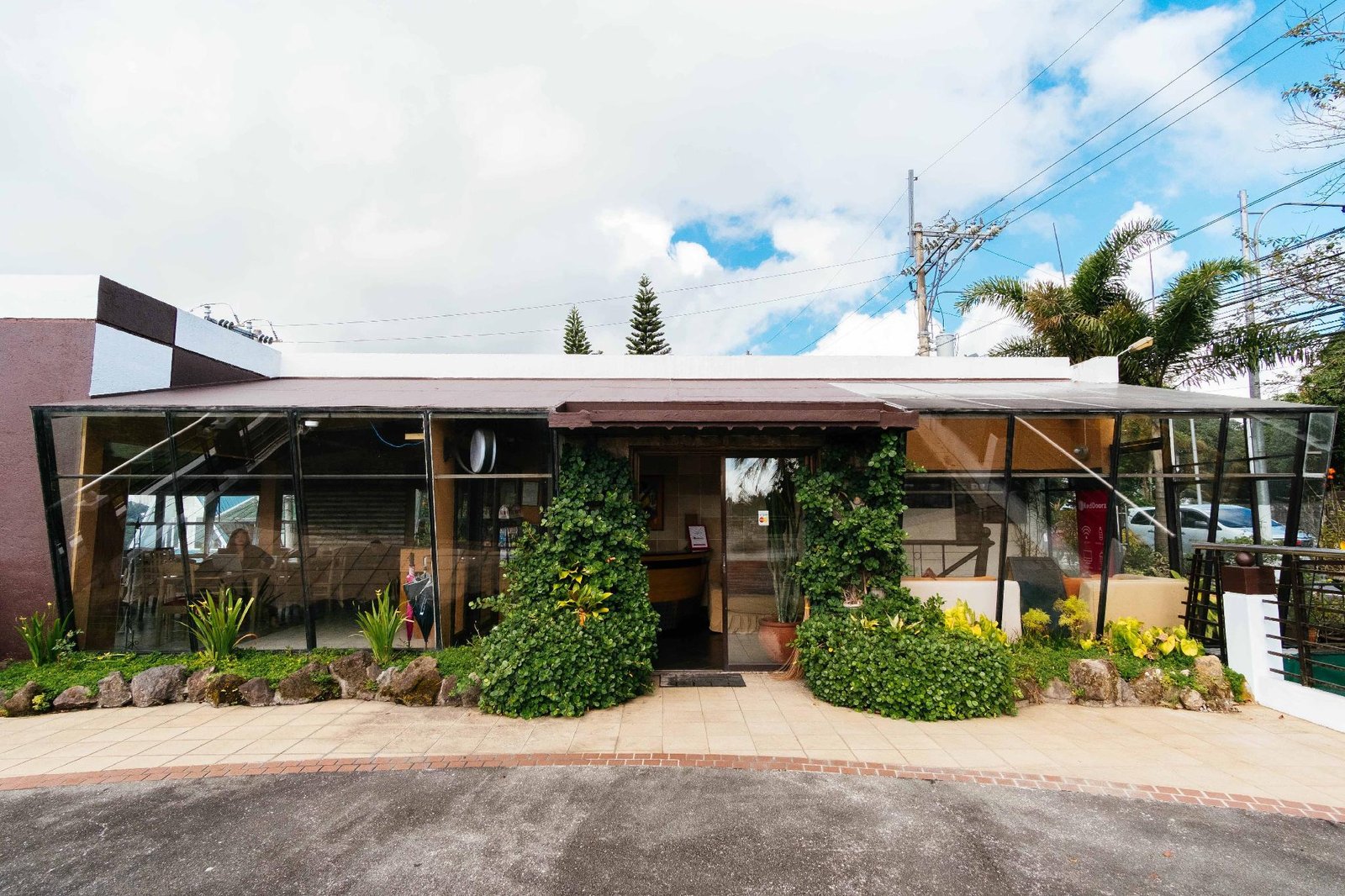 RedDoorz Plus @ The Ridge Tagaytay