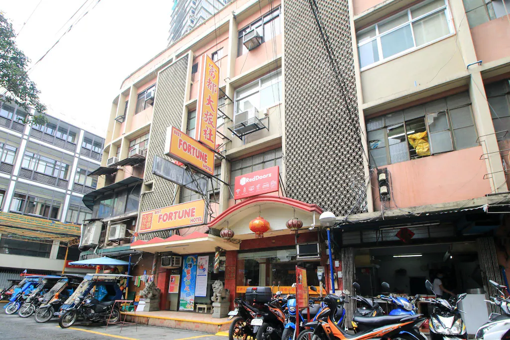 RedDoorz Plus @ Chinatown Binondo, Manila, Philippines
