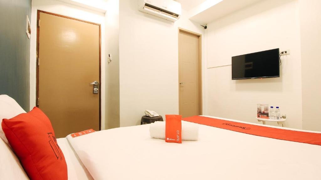 RedDoorz Plus @ San Marcelino Malate, Manila, Philippines