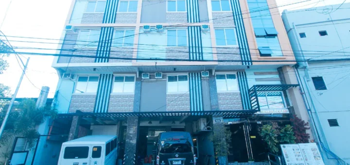 RedDoorz Plus Seventy Five Inn Near Manila Airport, Manila, Philippines