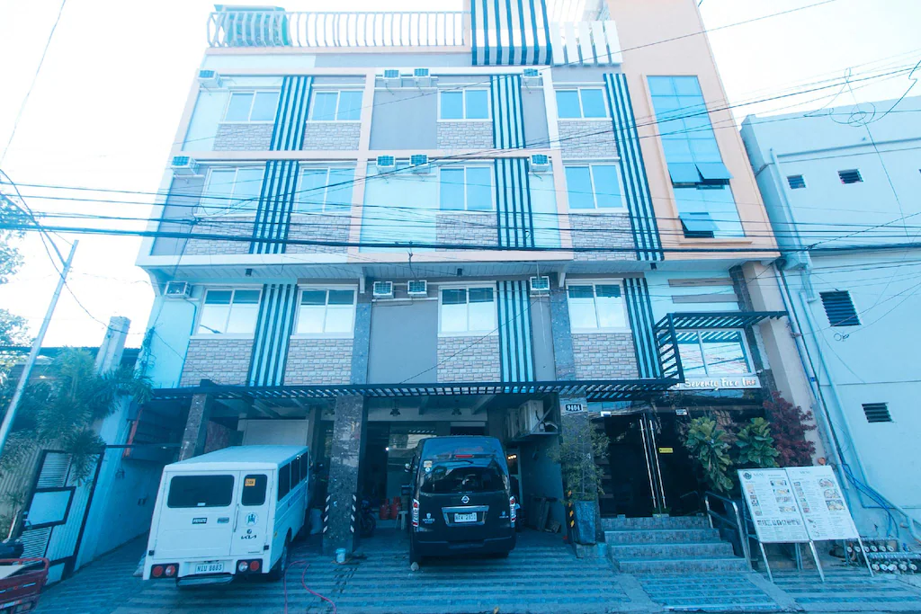 RedDoorz Plus Seventy Five Inn Near Manila Airport, Manila, Philippines