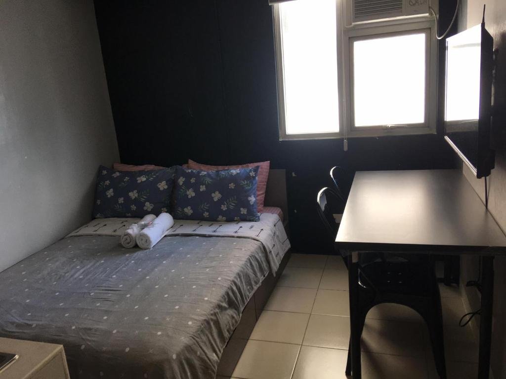 Ronz Deca Hills, Manila, Philippines