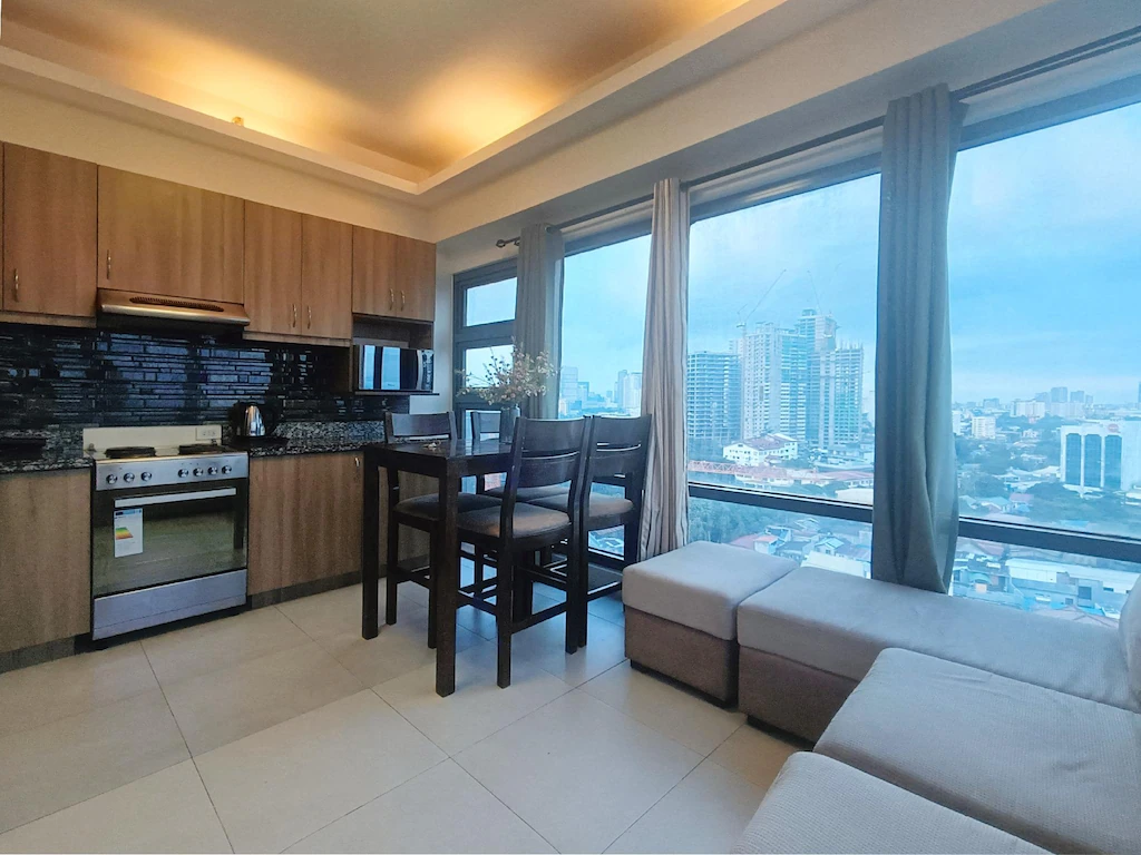 Royalty Suite Panorama View Netflix 4k Cebu Philippines Reviews and Travel Guide