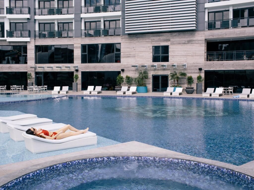 SIGLO SUITES @ The Knightsbridge Residences