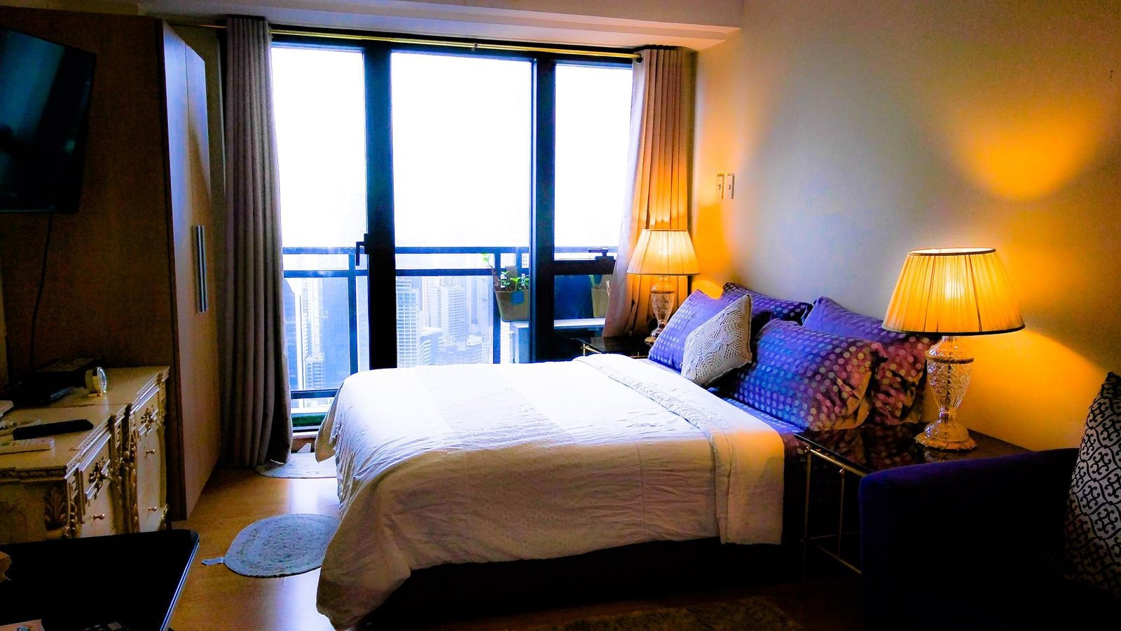 STUDIO@ Knightsbridge Residences MakatiSkylineView