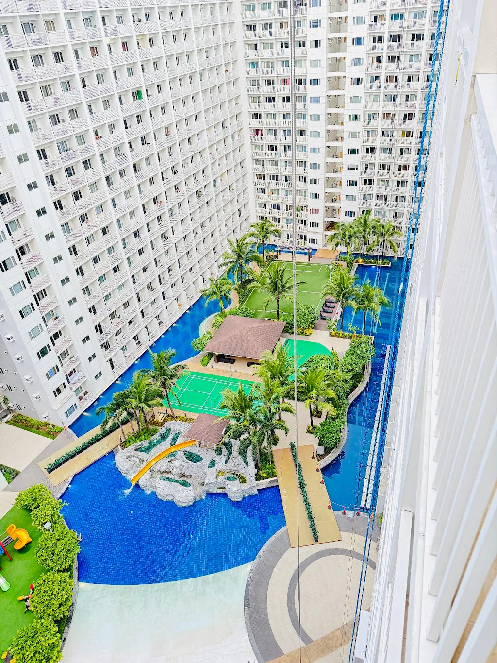 Shore Residences MOA By Via & Sabby Staycation Reviews & Manila Travel Guide: 3-Star Unbeatable Value Near Mall of Asia