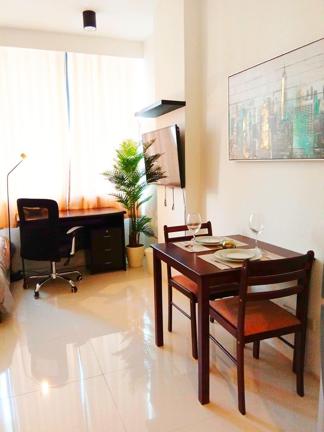 Sky View Suite AVENIR 14T Beautiful Iconic Condo