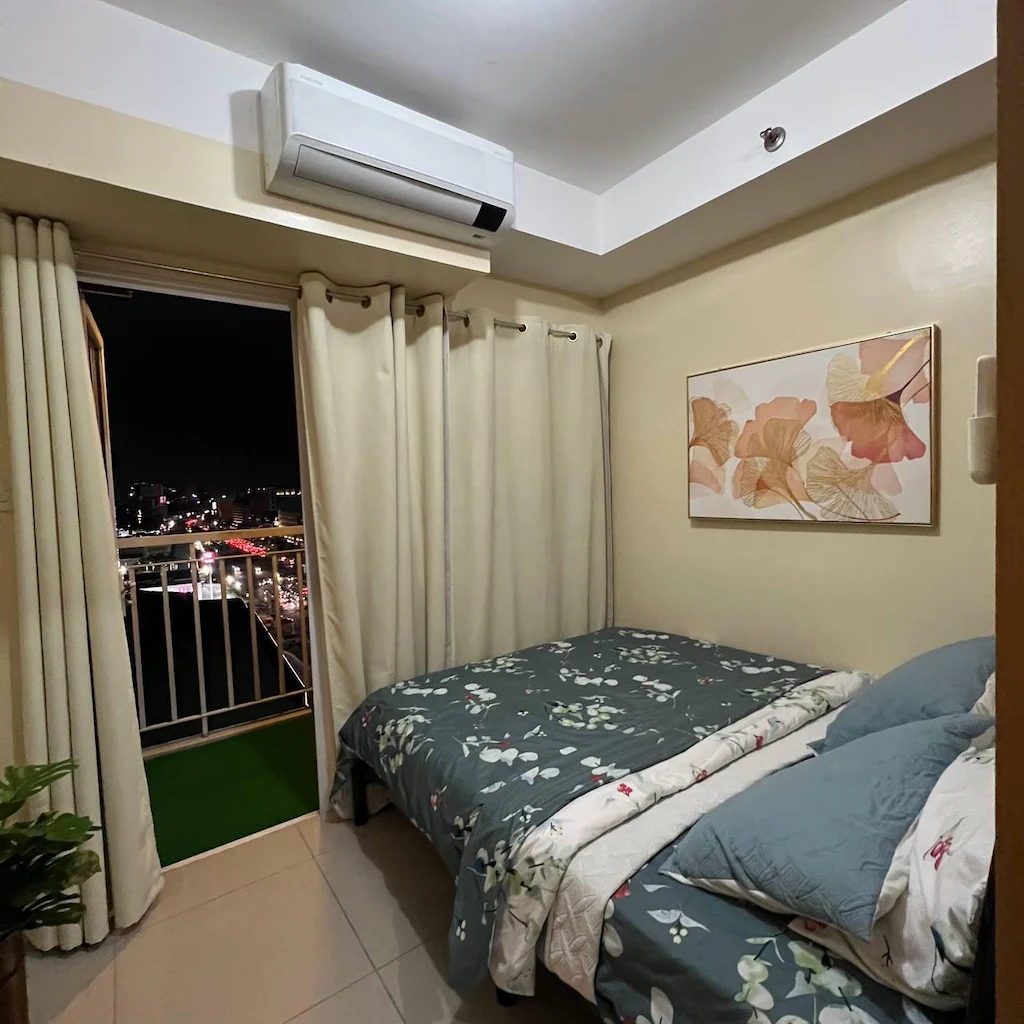 Skyline by JK Suites | Private Balcony+City Lights, Manila, Philippines